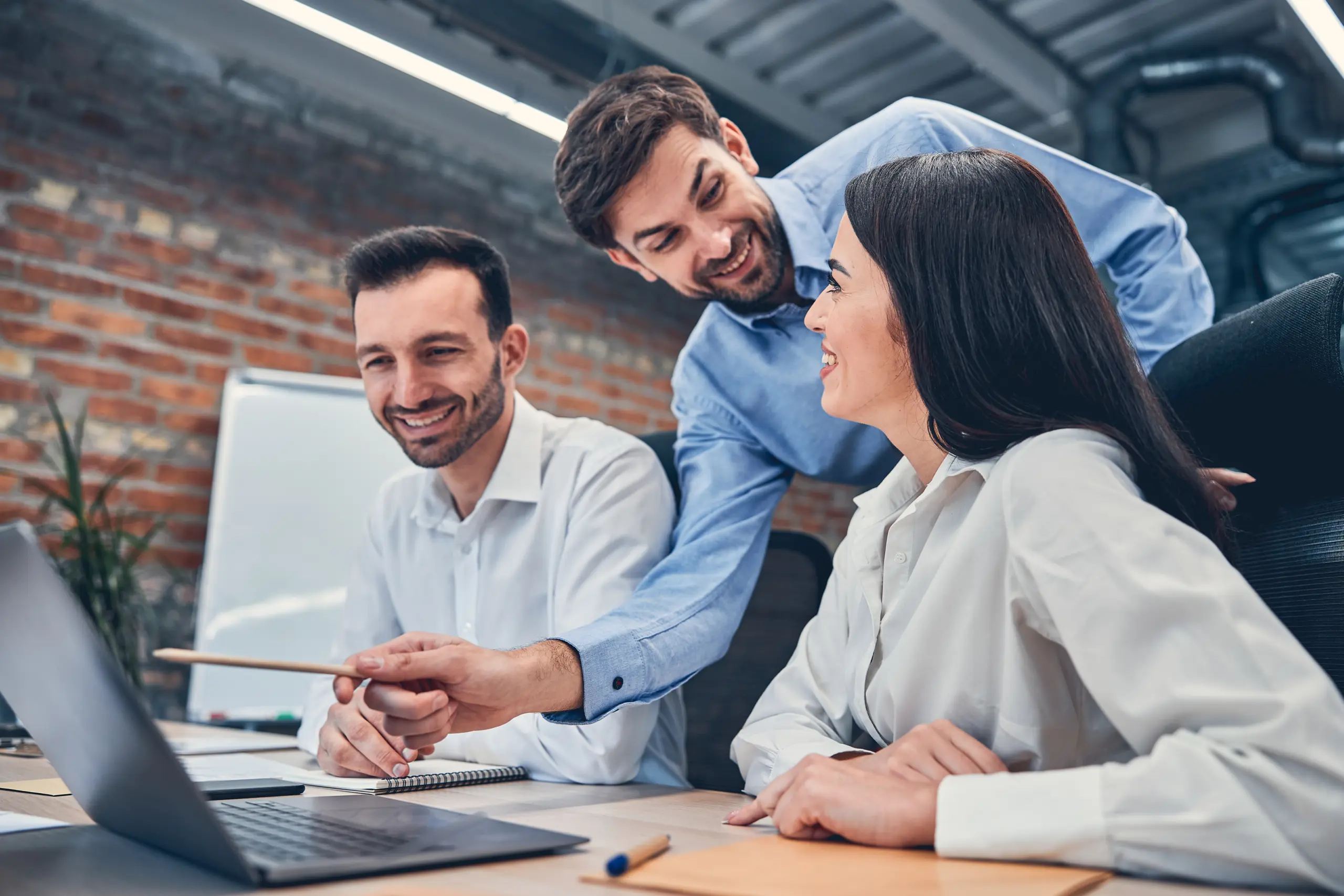 HR-Team beim Brainstorming zur Optimierung und Planung der betrieblichen Altersvorsorge (bAV).